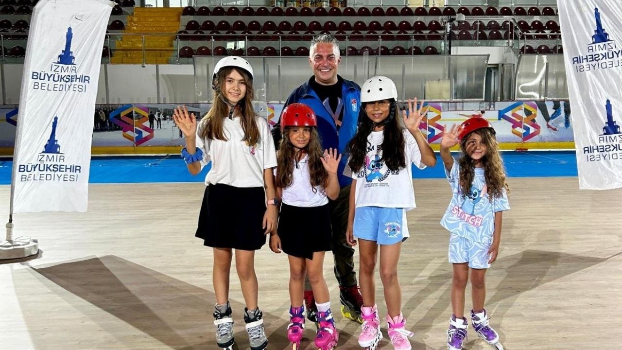 buz-sporlari-salonunda-tekerlekli-paten-egitimi-4