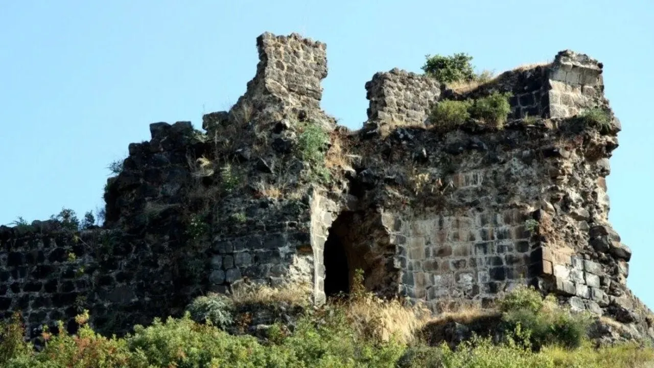 Essiz Panoramasiyla Yunt Daglari Bakircay Ovasi Ve Bergama Izmirde Besiktas Tepesini Gormeden D (1)