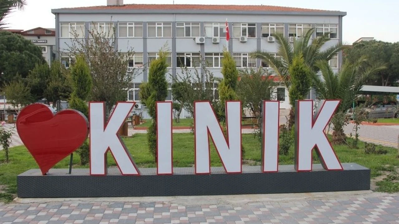 Essiz Panoramasiyla Yunt Daglari Bakircay Ovasi Ve Bergama Izmirde Besiktas Tepesini Gormeden D (3)