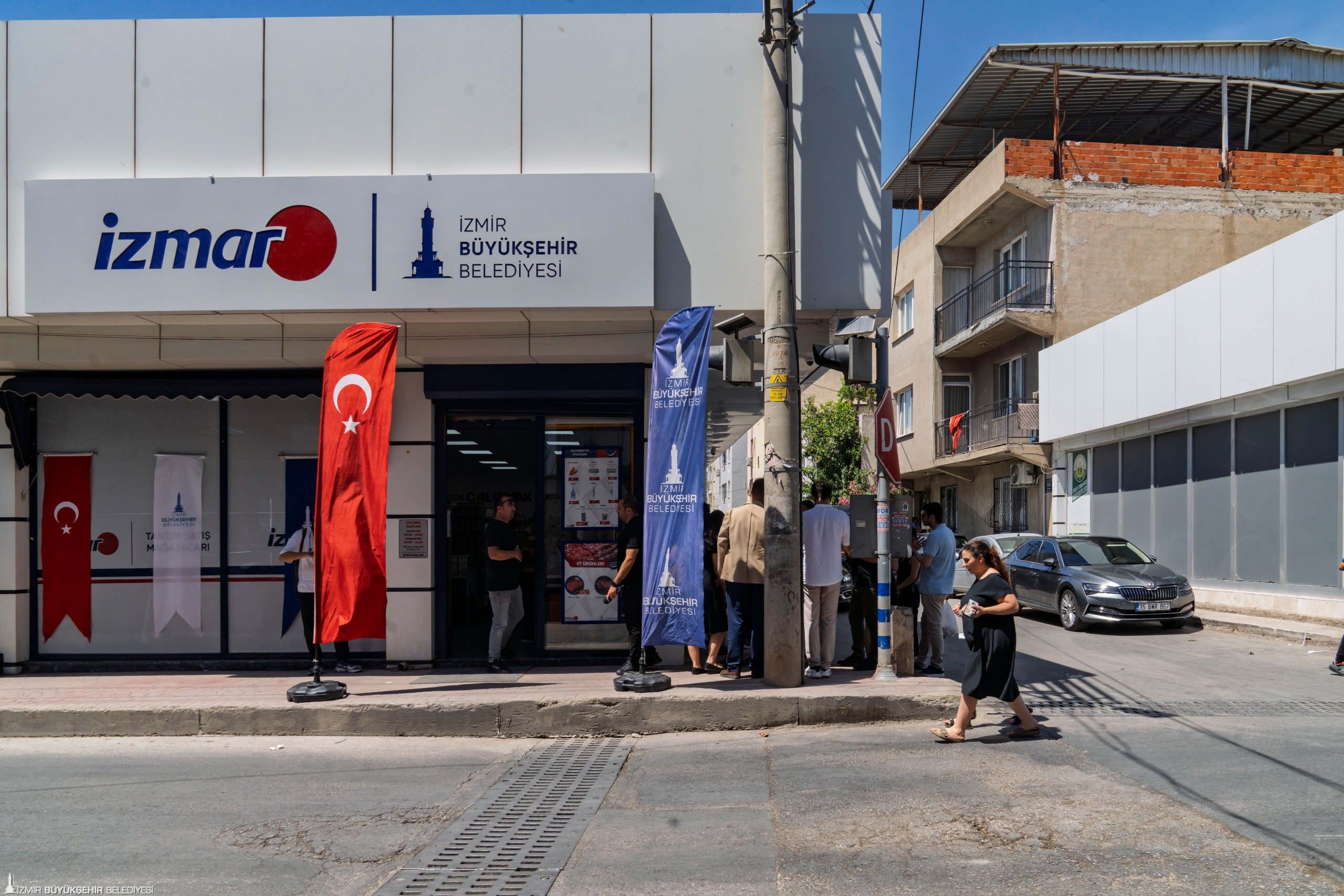 Izmirde Ucuz Alisverisin Adresi Izmar Bir Ilcede Daha Acildi (2)