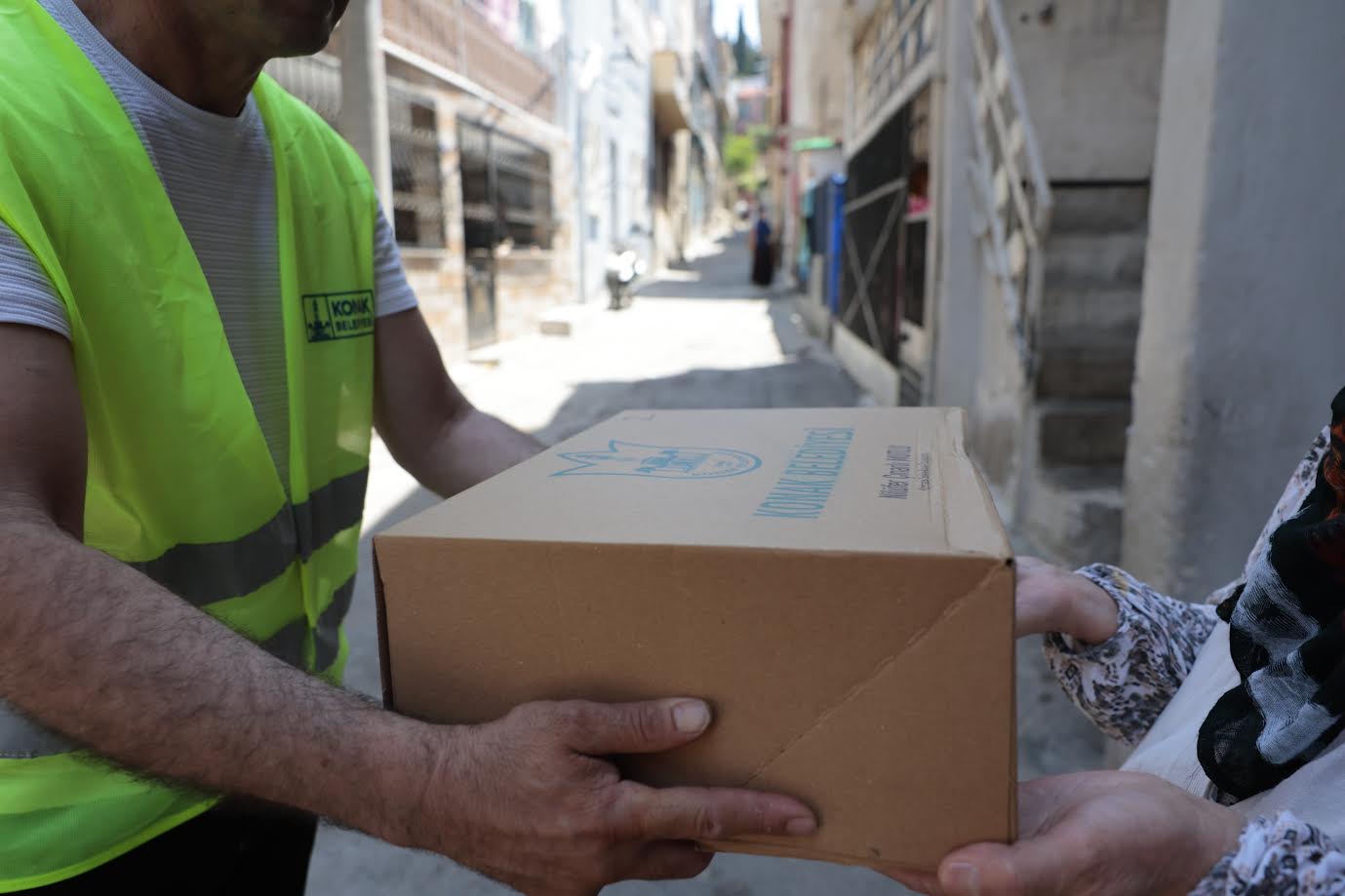 Konakta Bayram Sofralari Dayanismayla Kuruluyor