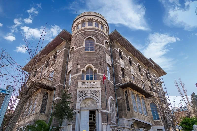 Kultur Ve Sanatin Kalbinde Izmirin Tarihi Muzelerinde Yolculuk