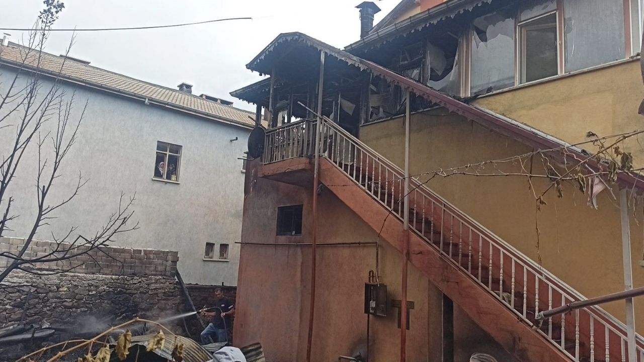 otlari-temizlemek-icin-yaktigi-ates-komsusunun-evini-yakti-2