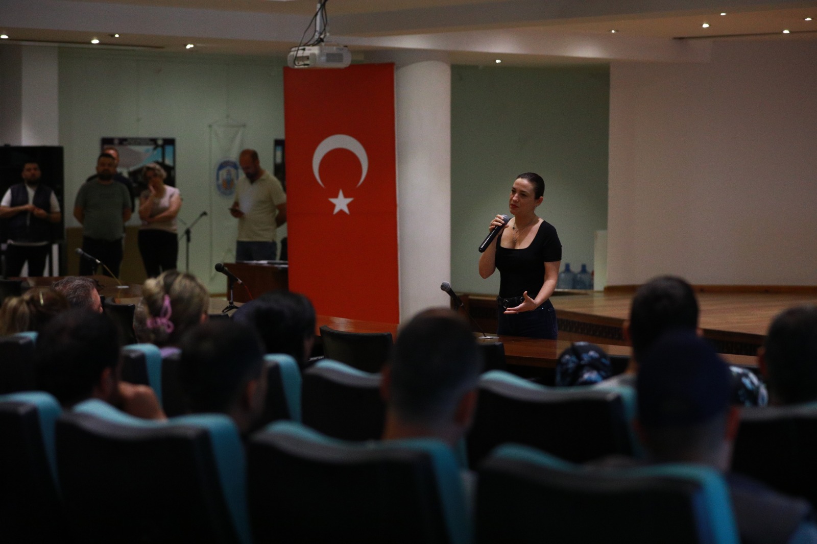 Sengel Emekcinin Bayramini Kutladi Eksik Personelle Cok Is Yapiyoruz