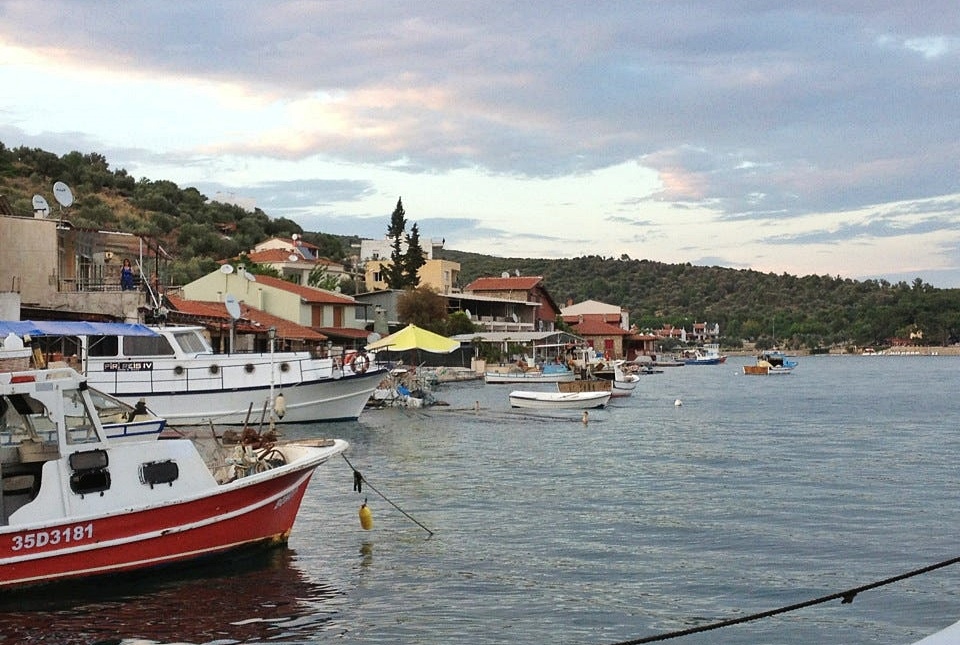 taze-balik-temiz-deniz-huzurlu-yasam-kurabiyesiyle-de-unlu-izmirin-sirin-koyu