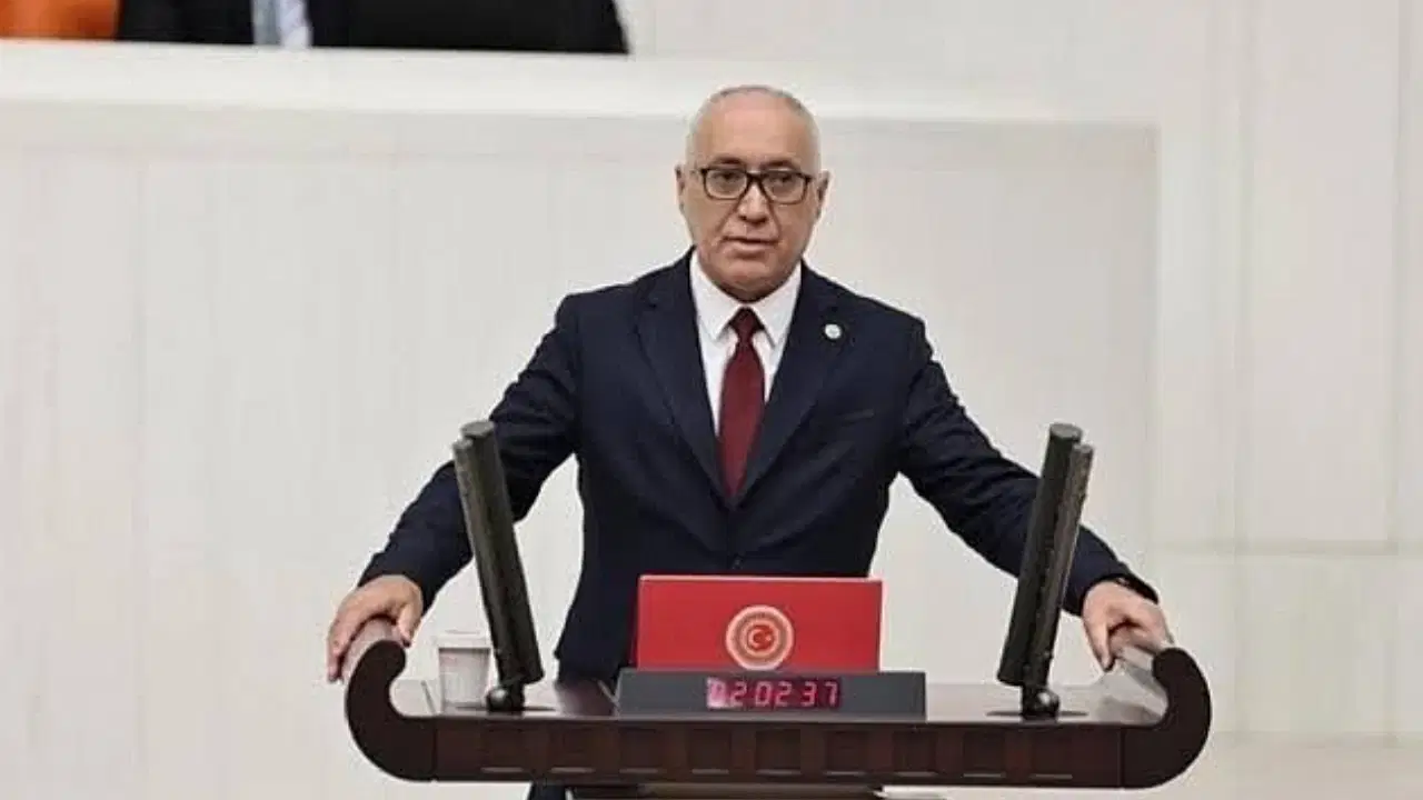Gelecek Partisinde Yaprak Dokumu Bir Vekil Daha Istifa Etti