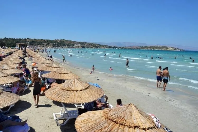 Hircin Dalgalariyla Cesme Pirlanta Plaji 1443 Cc Lc56O6