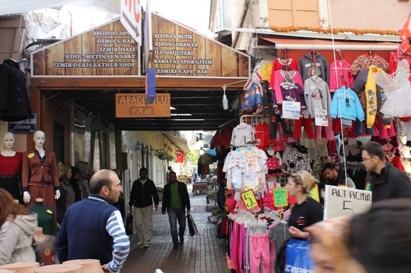 Izmir Kemeraltinda Gorulmesi Gereken Tarihi Nokta Zamana Karsi Direniyor-1