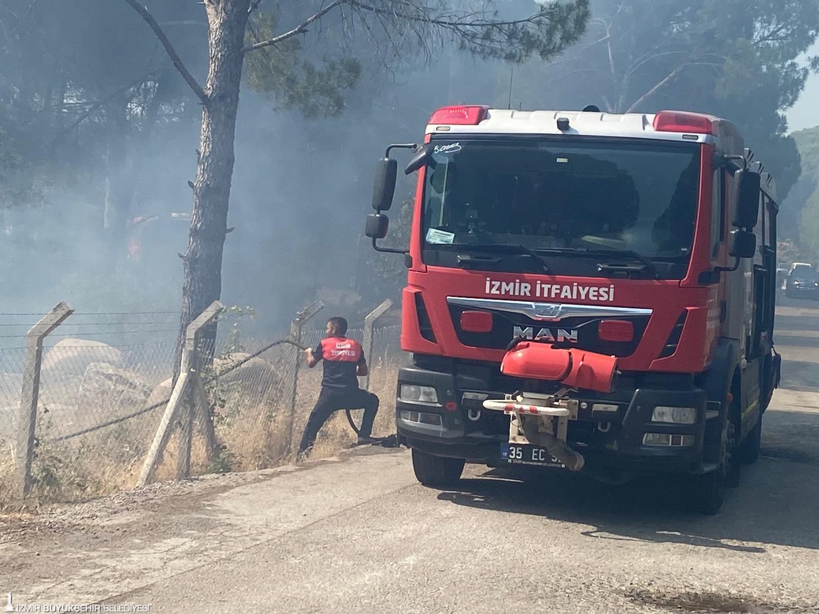 Izmirde Bir Yangin Daha Cevre Koylerden Seferberlik