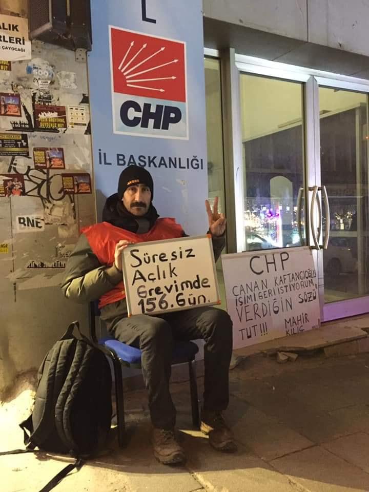 Izmirde Isten Cikarilan Isciler Icin Acikli Grevi Baslatiyor (2)