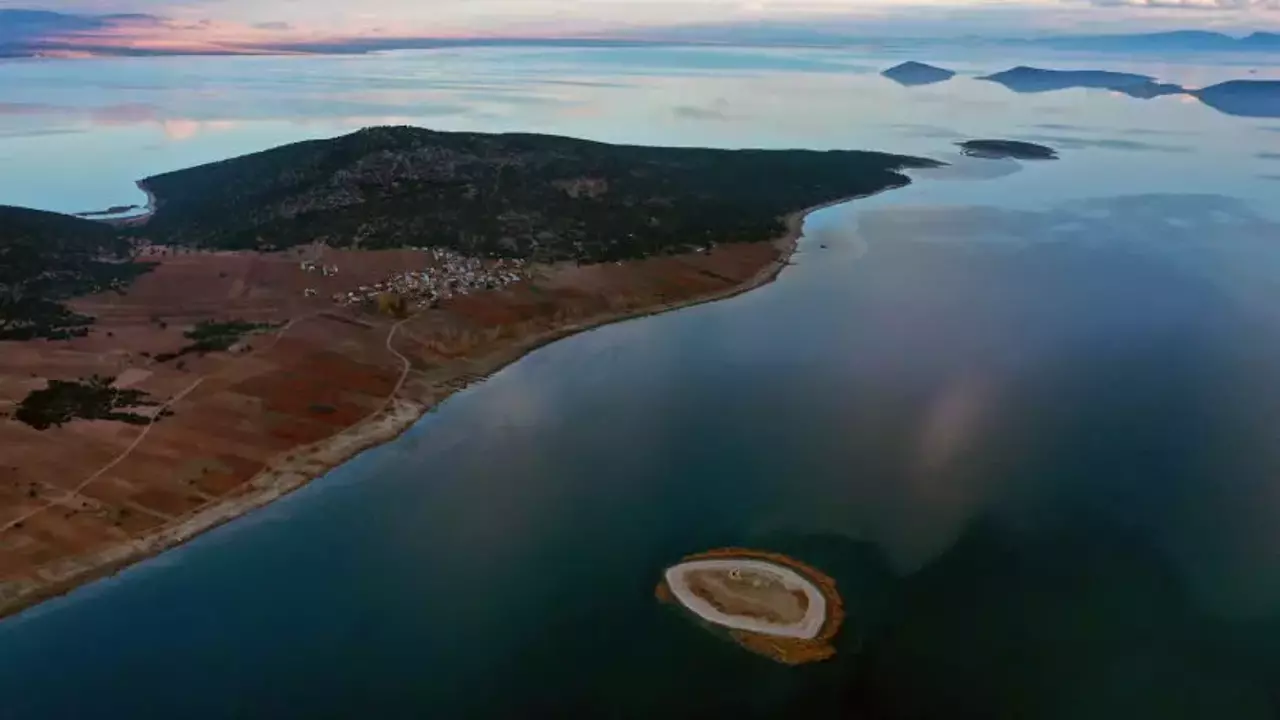 Ne Canakkale Ne De Izmir Turkiyede Yerlesimi Olan Tek Gol Adasi Sadece 30 Ev Var-1