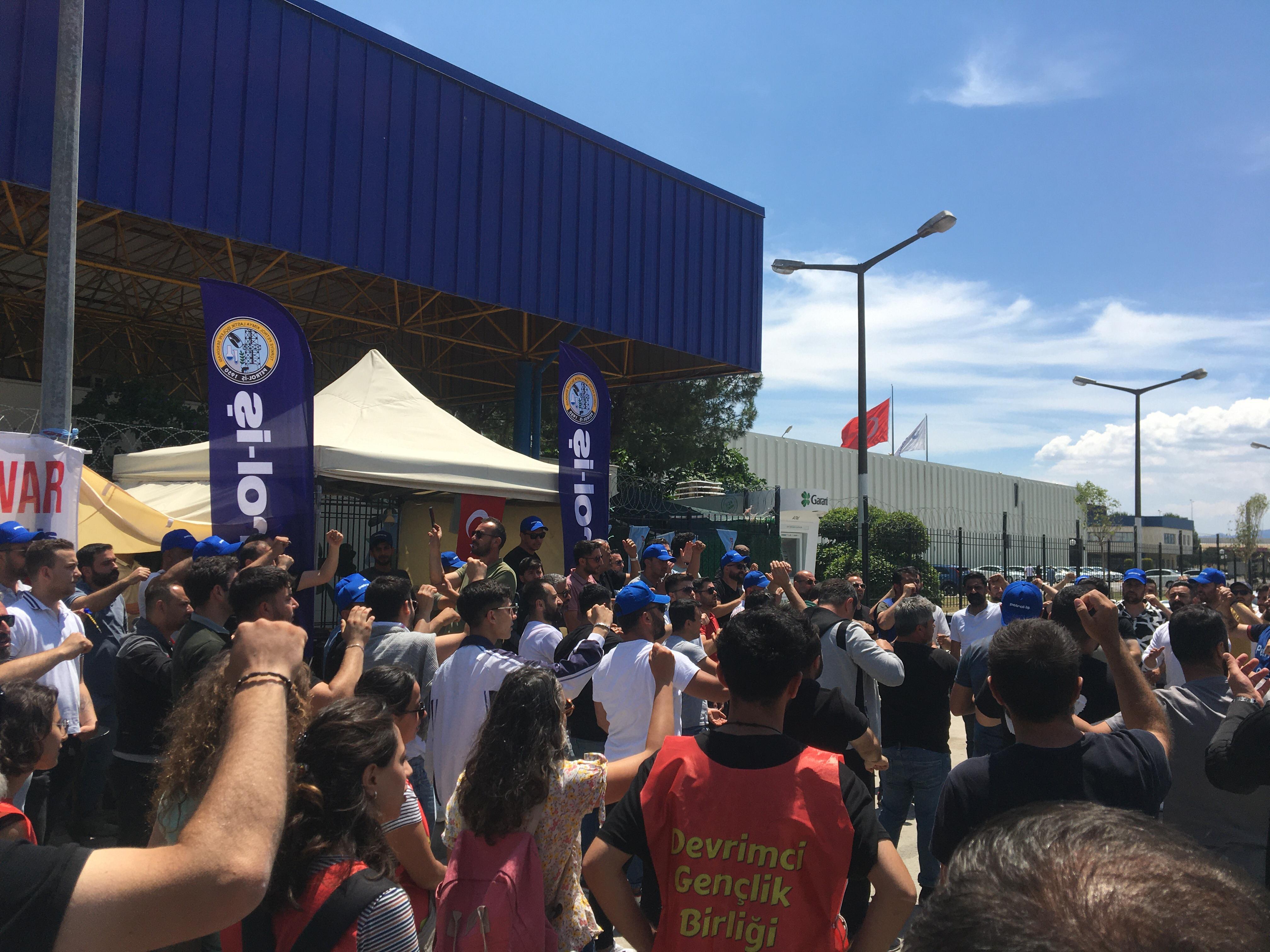 Sicak Toz Ve Yoksulluk Izmirde Isciler 74 Gundur Direniste