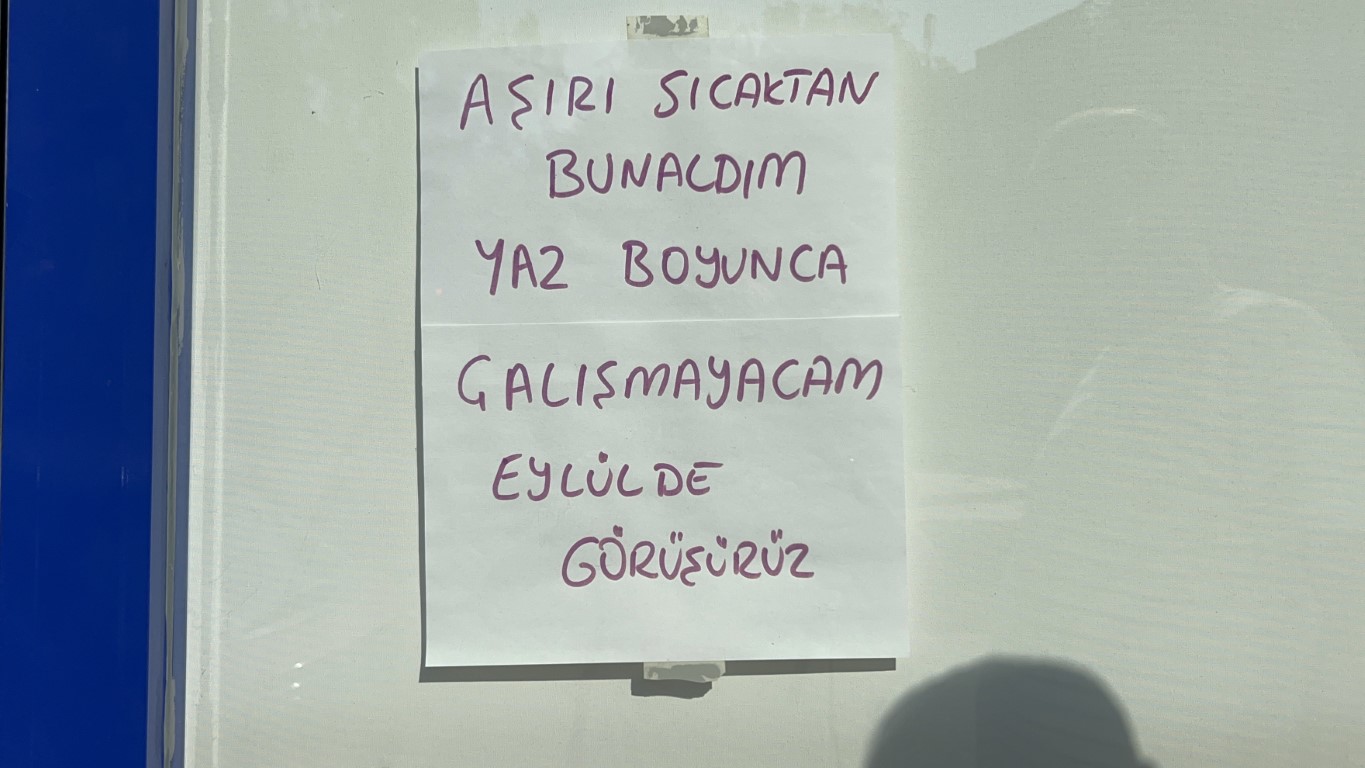 Sicaklik 45 Dereceyi Buldu Is Yerine Not Asip Tatile Cikti (2)