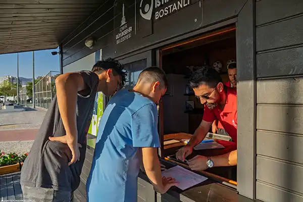 İzmir’de 3 noktada ücretsiz spor istasyonu açıldı