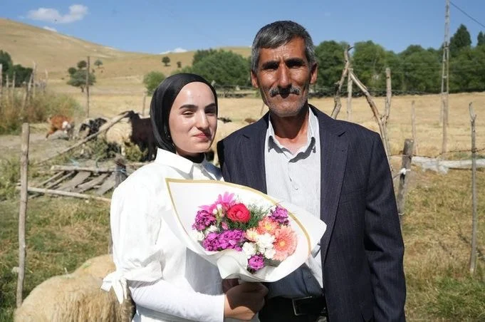 Yilin Babasi Kizini Cicekle Karsilamisti Cimenin Yks Puani Belli Oldu (2)