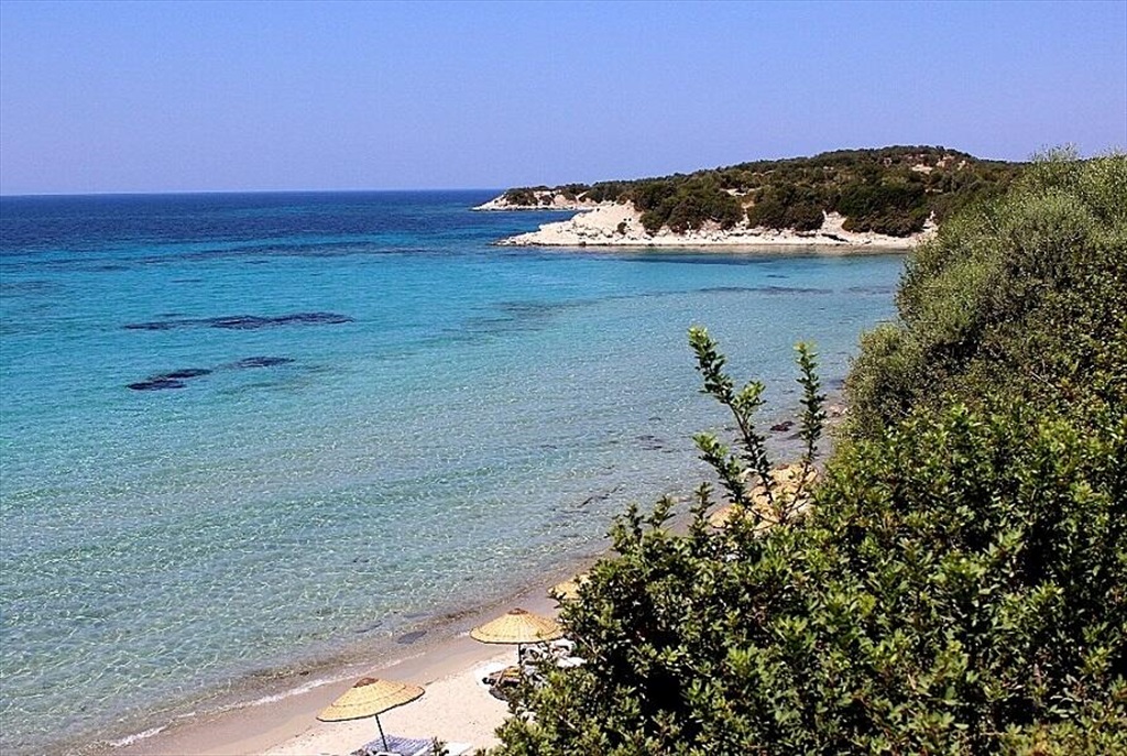 karaburun-ile-karistirmayin-ulasimi-mesakkatli-turkuaz-rengiyle-bakir-koy-sizi-bekliyor