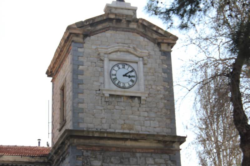 izmirin-ilk-saat-kulesi-demiryolunun-golgesinde-sakli-miras