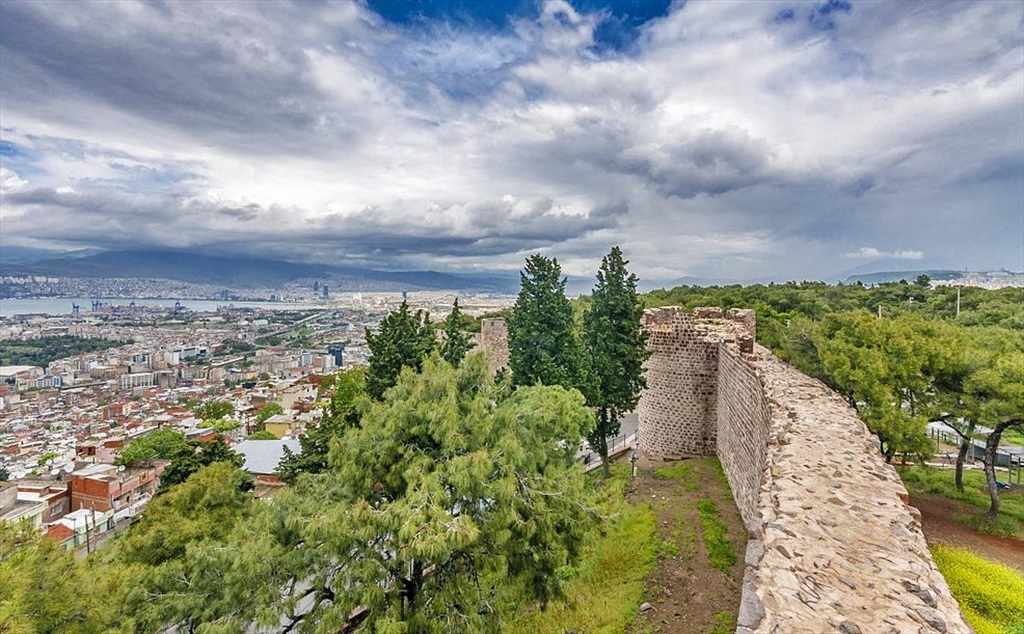 korfez-ayaklarinizin-altinda-seyyahlarin-izmiri-izledigi-yer