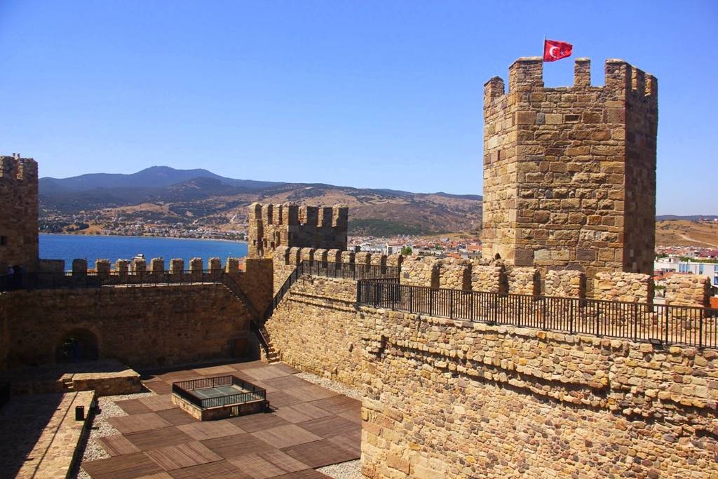 izmirin-gozde-tatil-beldesi-denizin-ve-tarihin-keyfini-bir-arada-cikarin