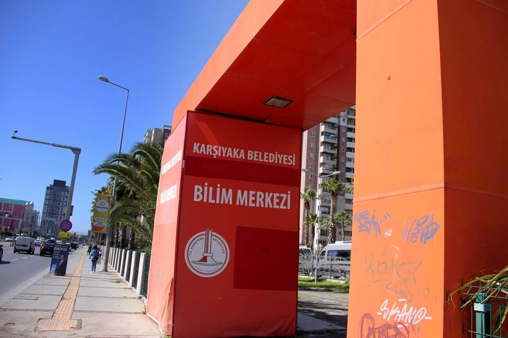 bilimin-kalbi-karsiyakada-atiyor-egenin-ilk-bilim-muzesinde-essiz-deneyim