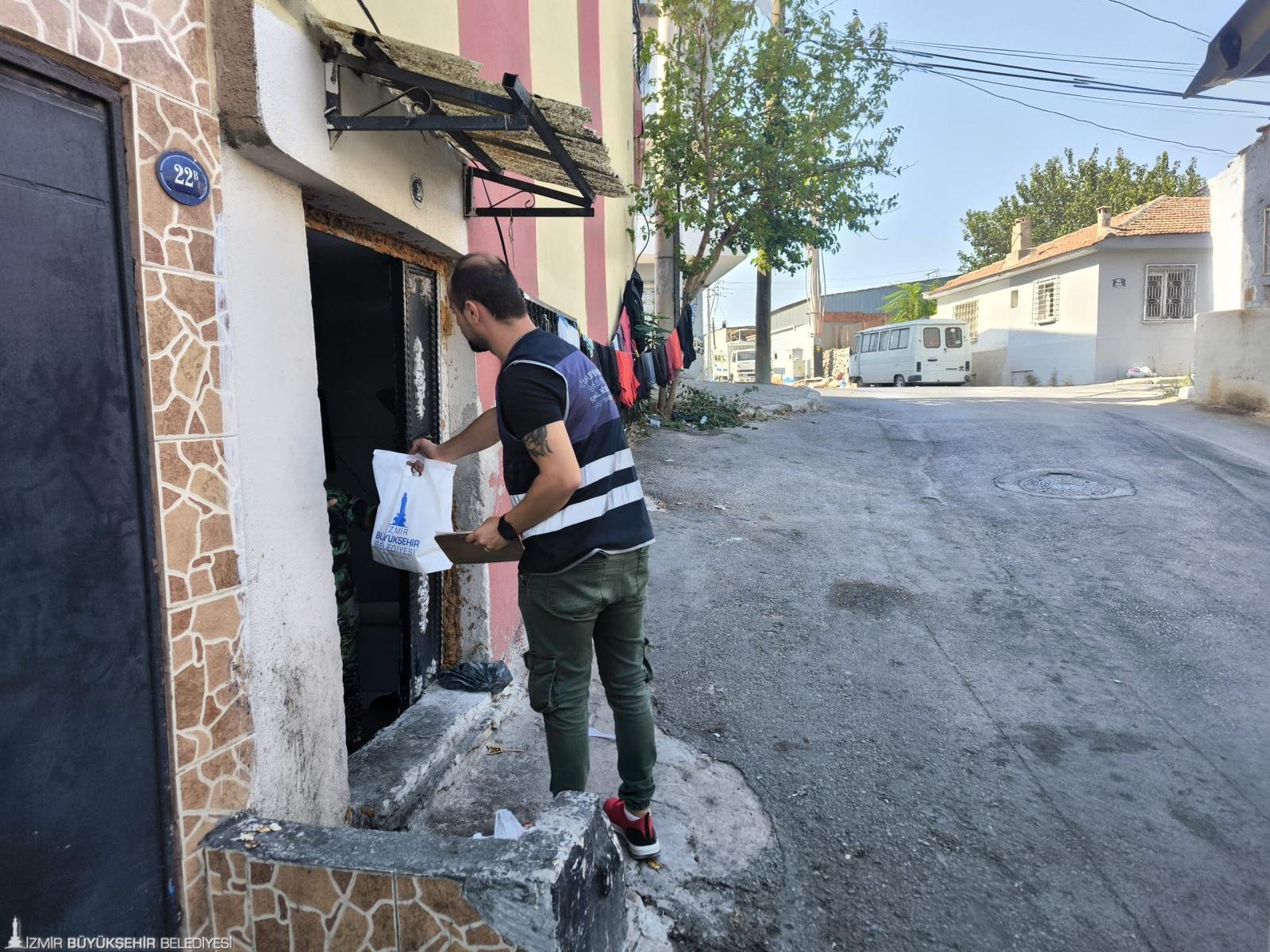 tarladan-sofraya-dayanisma-2-bin-kilo-incir-izmirlilere-ulastirildi