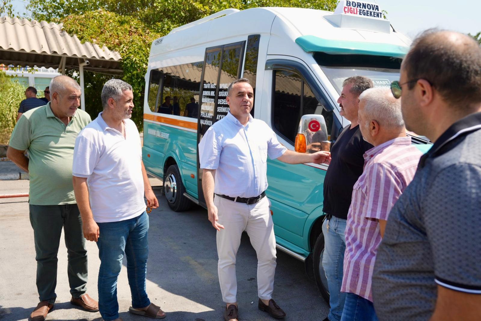 izmirde-minibusculer-secim-startini-verdi-atlidan-mevcut-baskana-sert-elestiriler