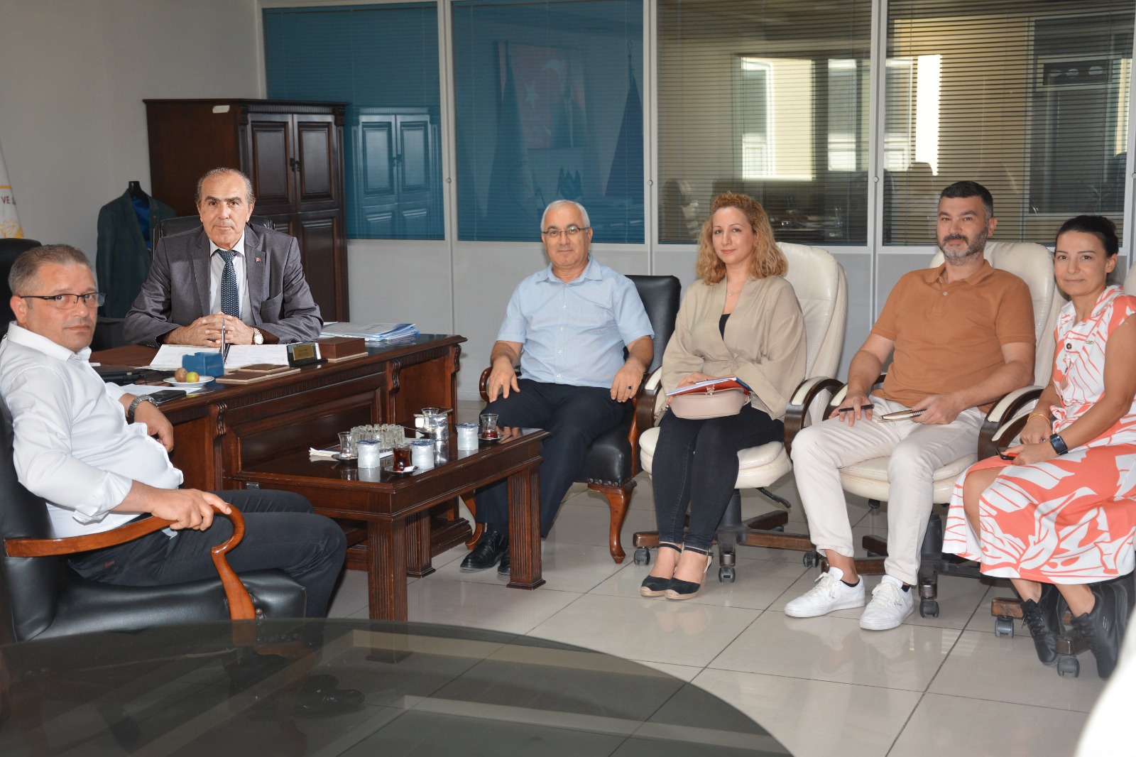 izmirde-genclere-mujde-evlilik-hazirligina-faizsiz-kredi-ve-esnaf-destegi