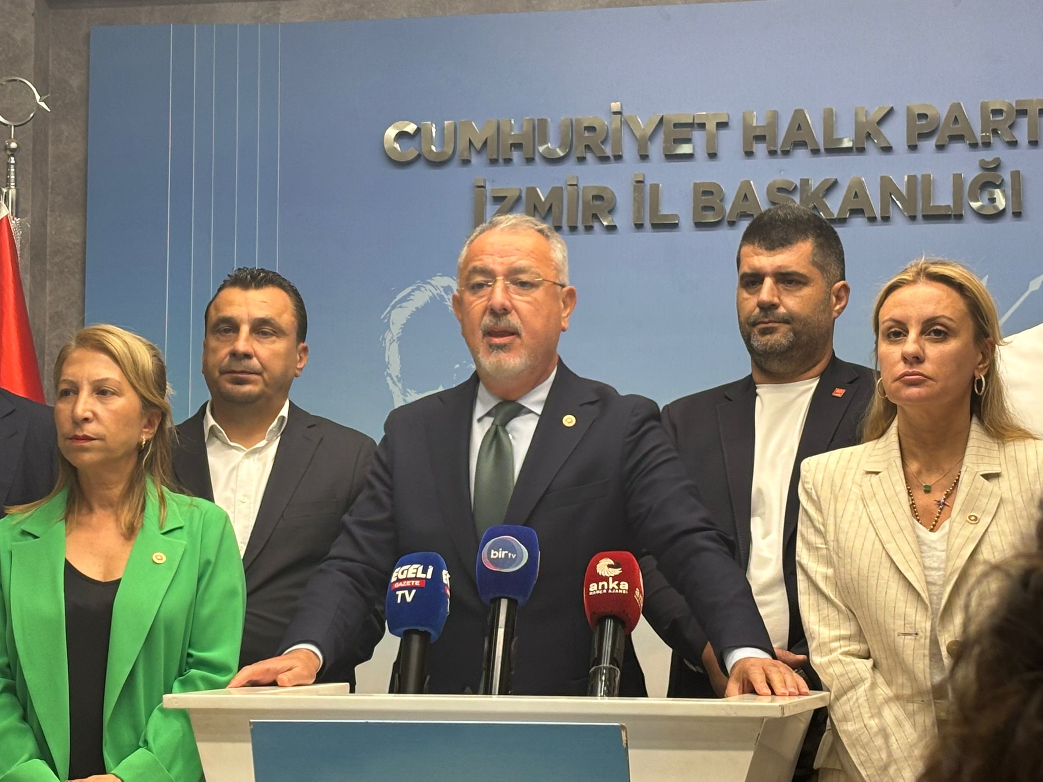 chp-heyeti-izmirde-15-ilcede-belediyelere-yapilan-operasyonlar-anlatilacak