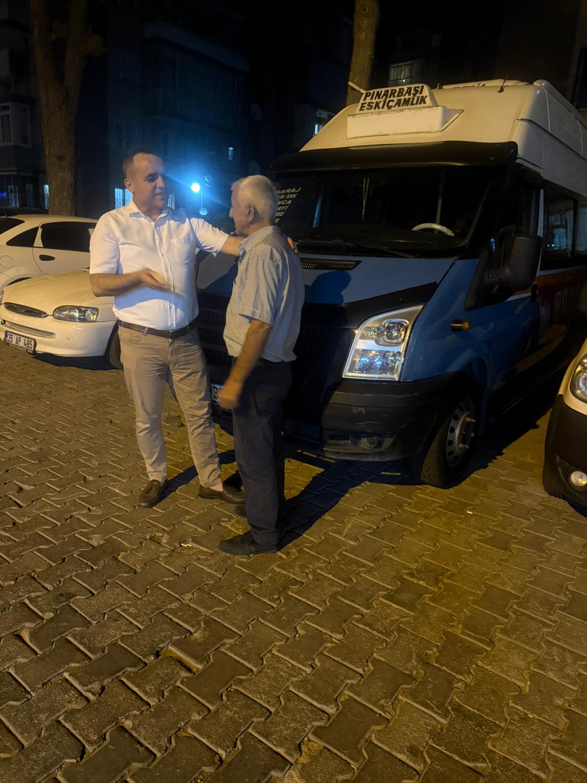 izmirde-minibusculer-secim-startini-verdi-atlidan-mevcut-baskana-sert-elestiriler