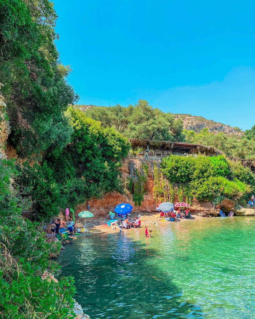 izmirin-populer-tatil-yerlerini-unutun-cevresinde-konaklama-olmayan-sakin-bir-kacamak