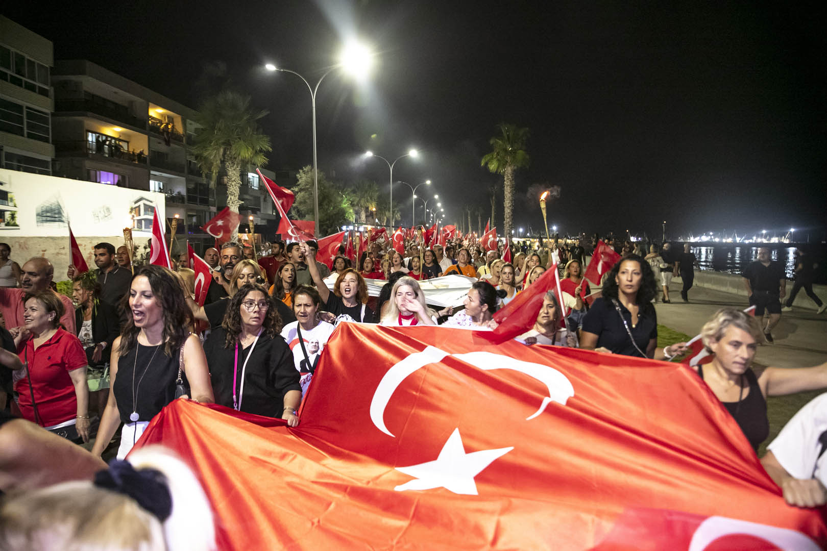 guzelbahcede-coskulu-zafer-bayrami-kutlamasi
