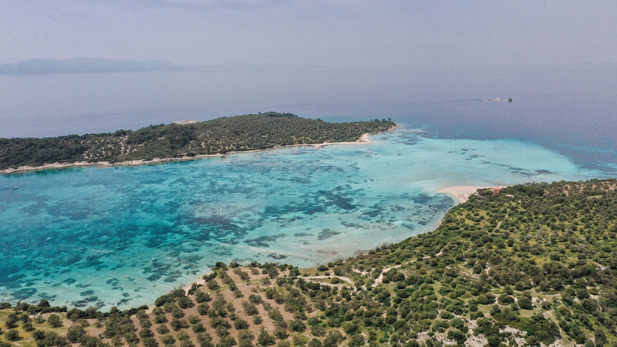 karaburun-ile-karistirmayin-ulasimi-mesakkatli-turkuaz-rengiyle-bakir-koy-sizi-bekliyor