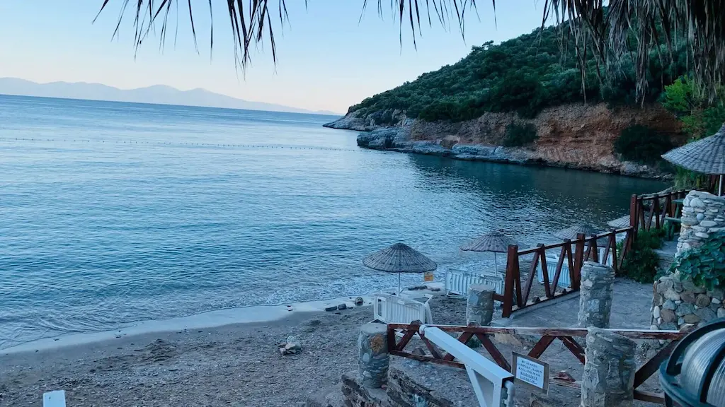 izmirin-populer-tatil-yerlerini-unutun-cevresinde-konaklama-olmayan-sakin-bir-kacamak