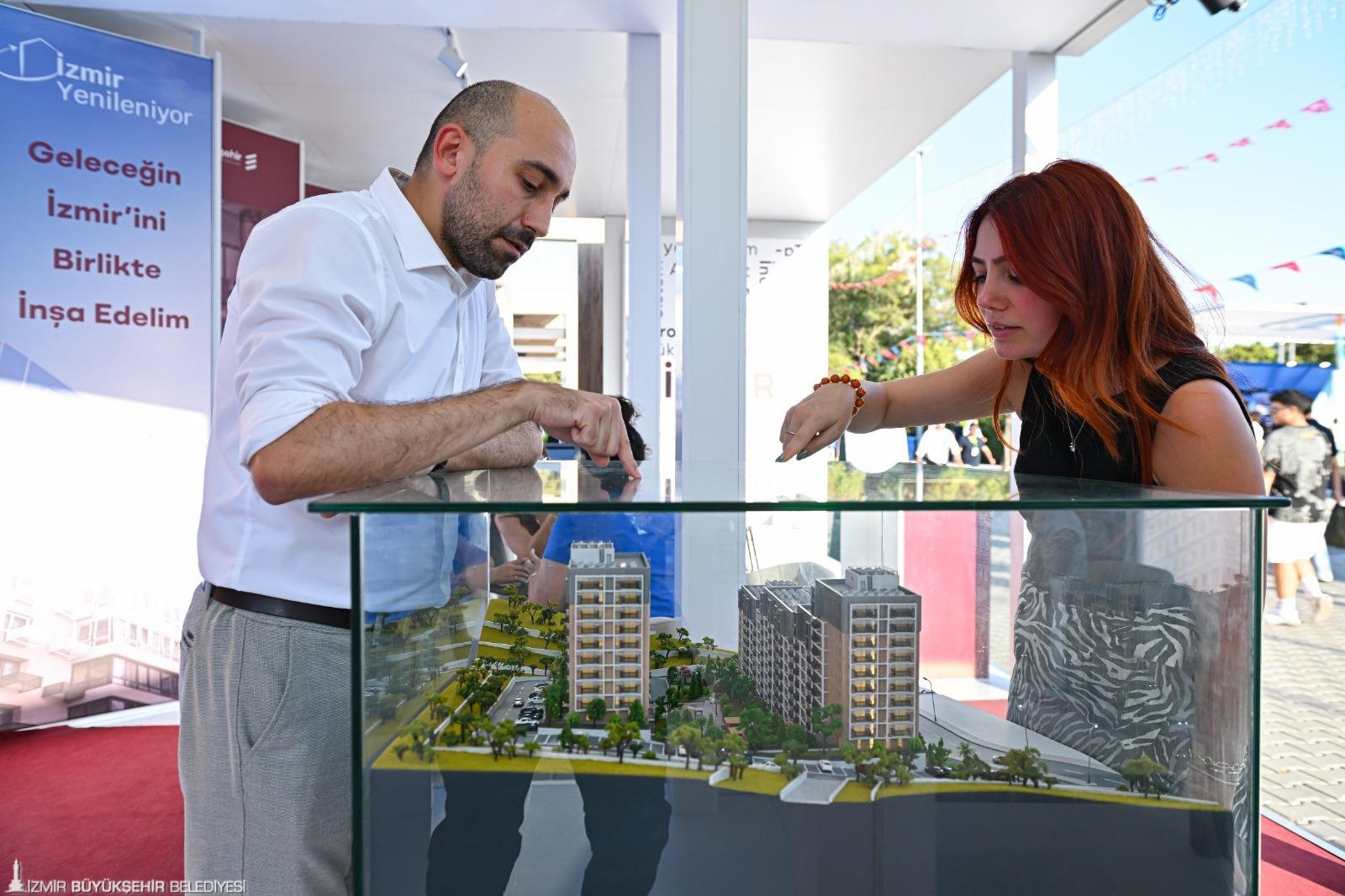 izmir-buyuksehirin-konut-projesi-gorucuye-cikti-ziyaretcilere-vr-deneyimi