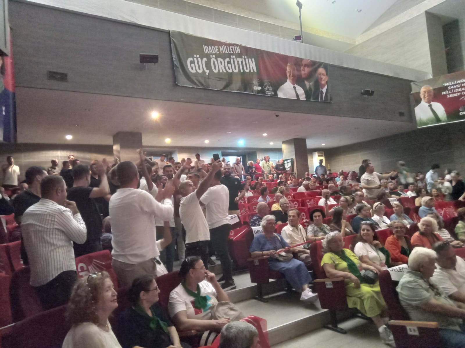 chp-karsiyakada-iki-adayli-yaris-guclu-ve-han-karsi-karsiya