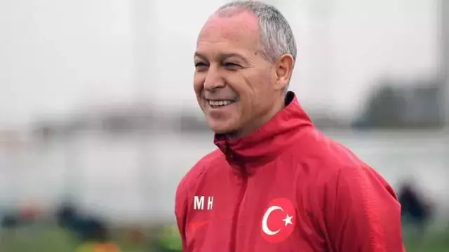 hayranlarini-sasirtti-unlu-oyuncunun-babasi-meger-yesil-sahalarin-yildiziymis