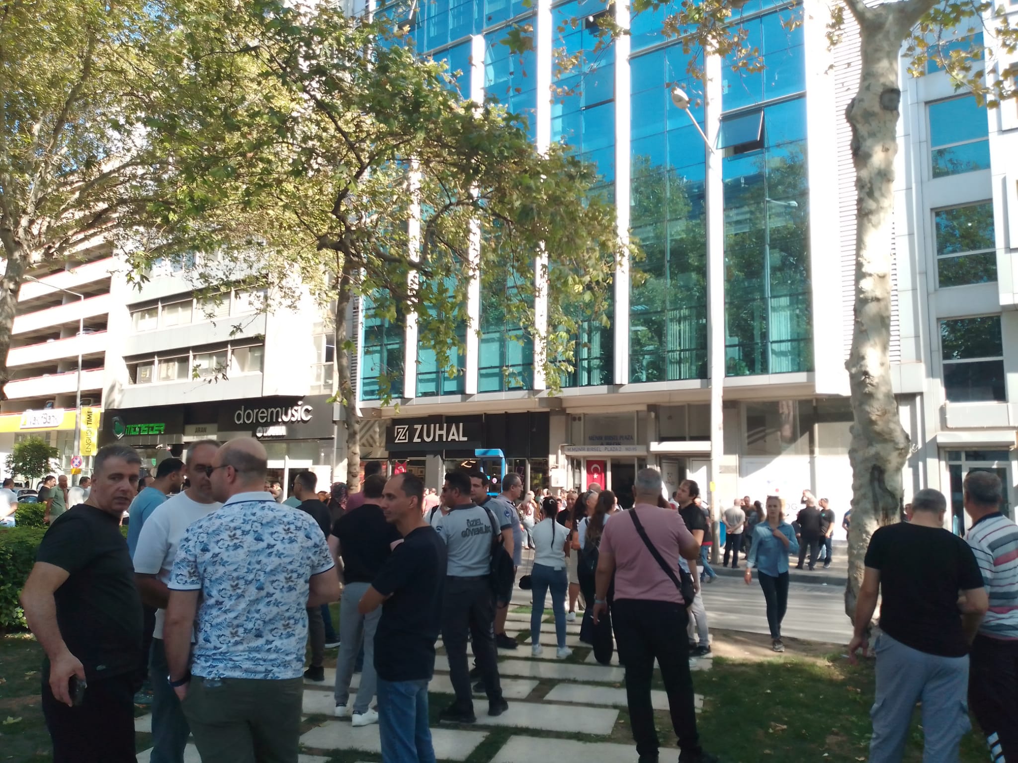 izmir-buyuksehirde-emekcilere-havuz-soku-solugu-genel-mudurlukte-aldilar