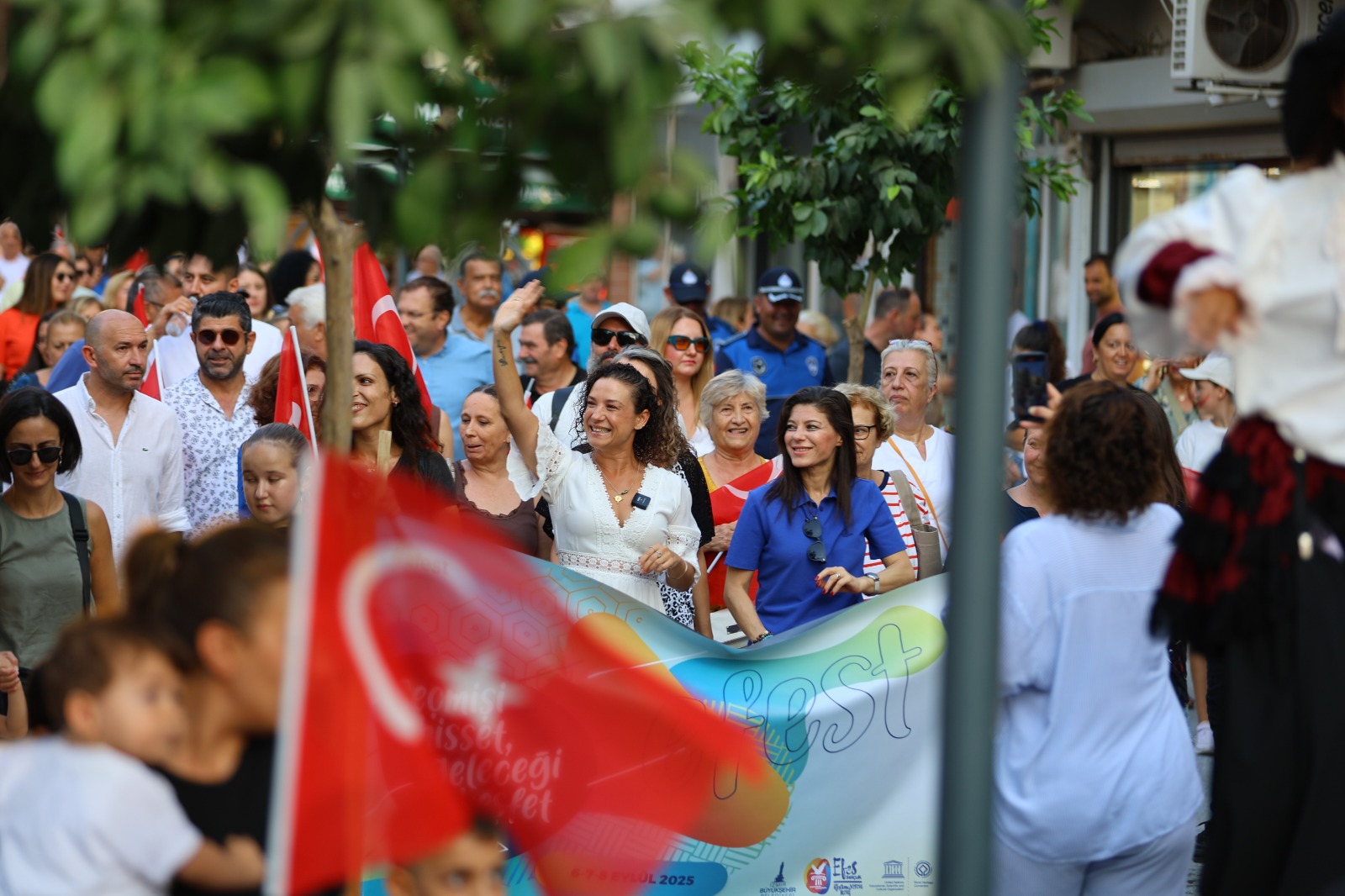 efest-2025-renkli-goruntulerle-basladi
