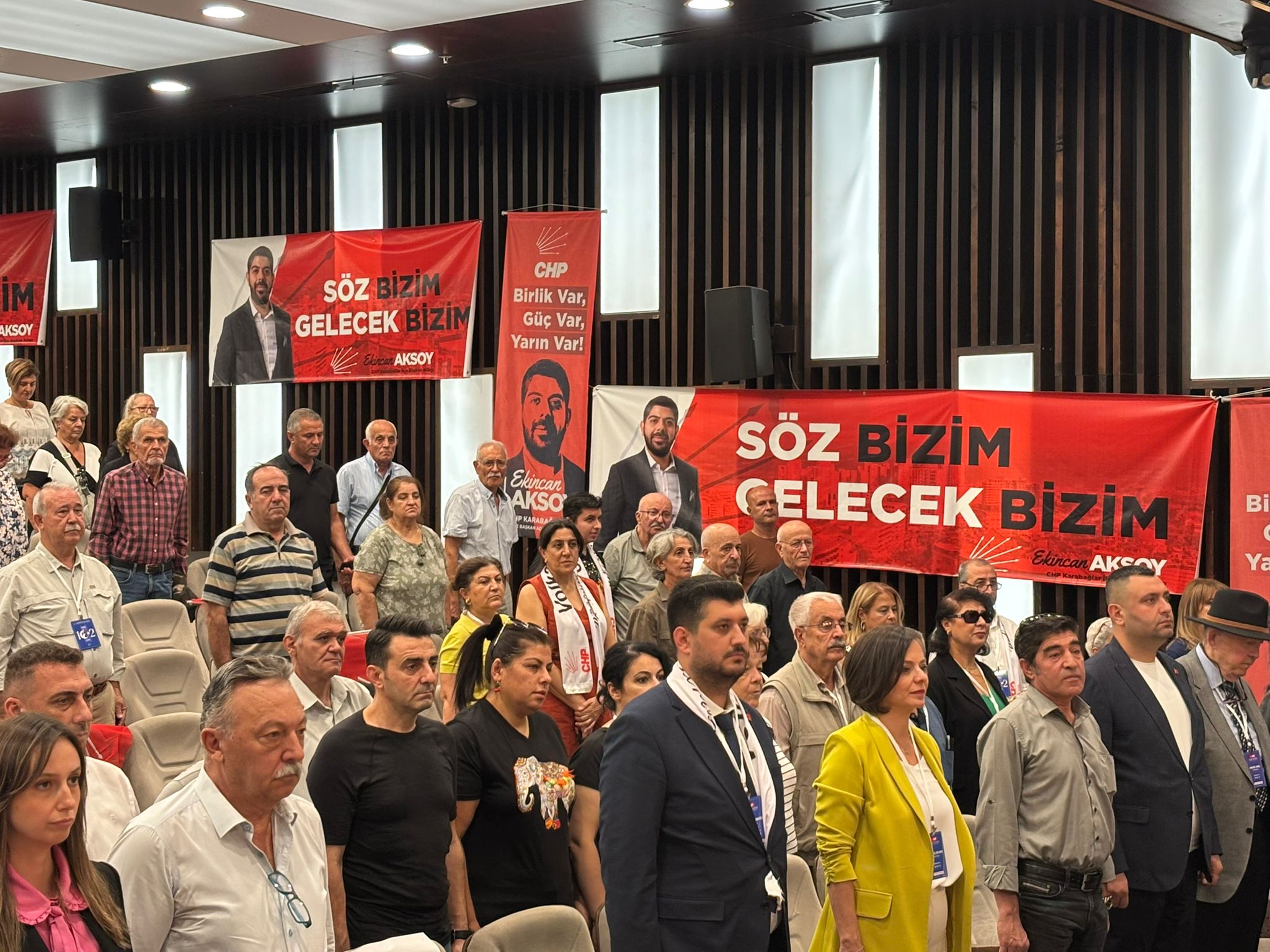 chp-karabaglar-kongresinde-flas-gelisme-ydk-uyesi-aksoy-cekildi
