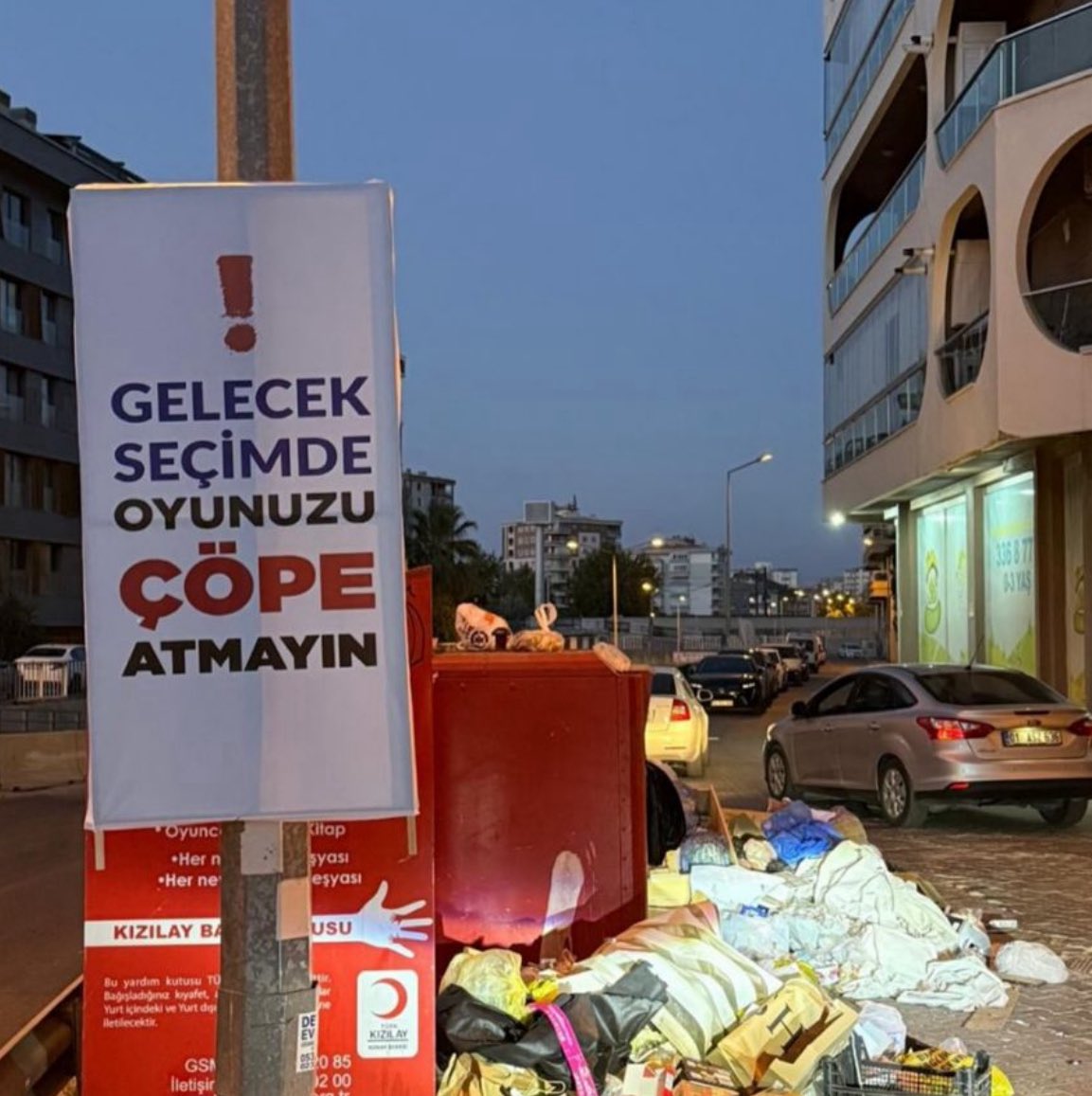 izmirde-cop-krizine-pankartli-tepki-bir-dusunun-ya-bir-de-ulkeyi-yonetselerdi