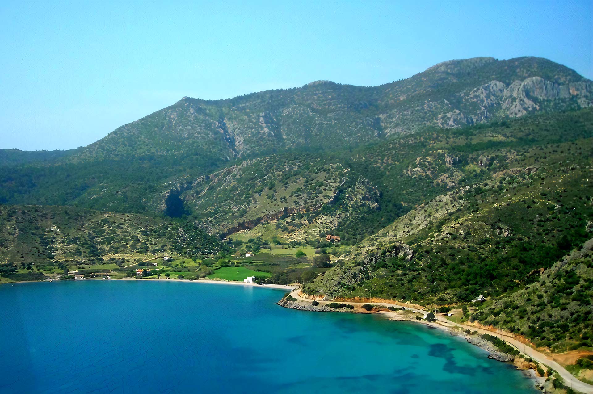 kargi-kanyonu-sonbaharda-berrak-su-ve-tas-koprulerin-huzuru