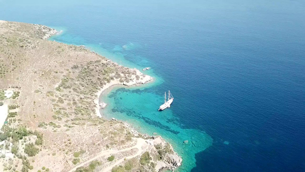 kargi-kanyonu-sonbaharda-berrak-su-ve-tas-koprulerin-huzuru