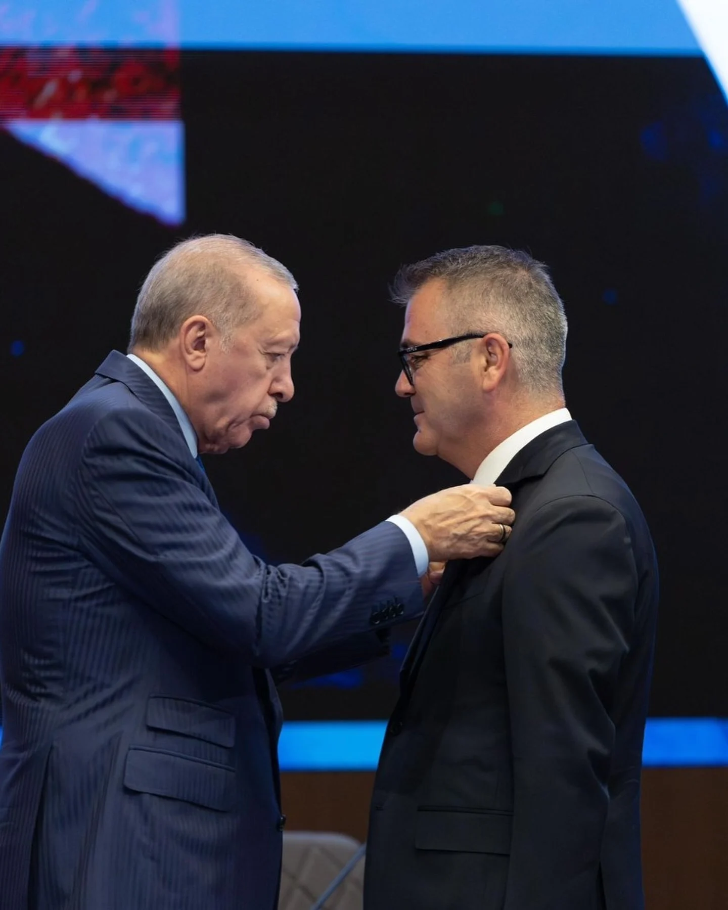chpden-akpye-gecmisti-belediye-onunde-tepki