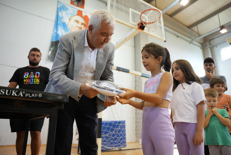 kemalpasada-miniklerin-formalari-baskan-amcalarindan