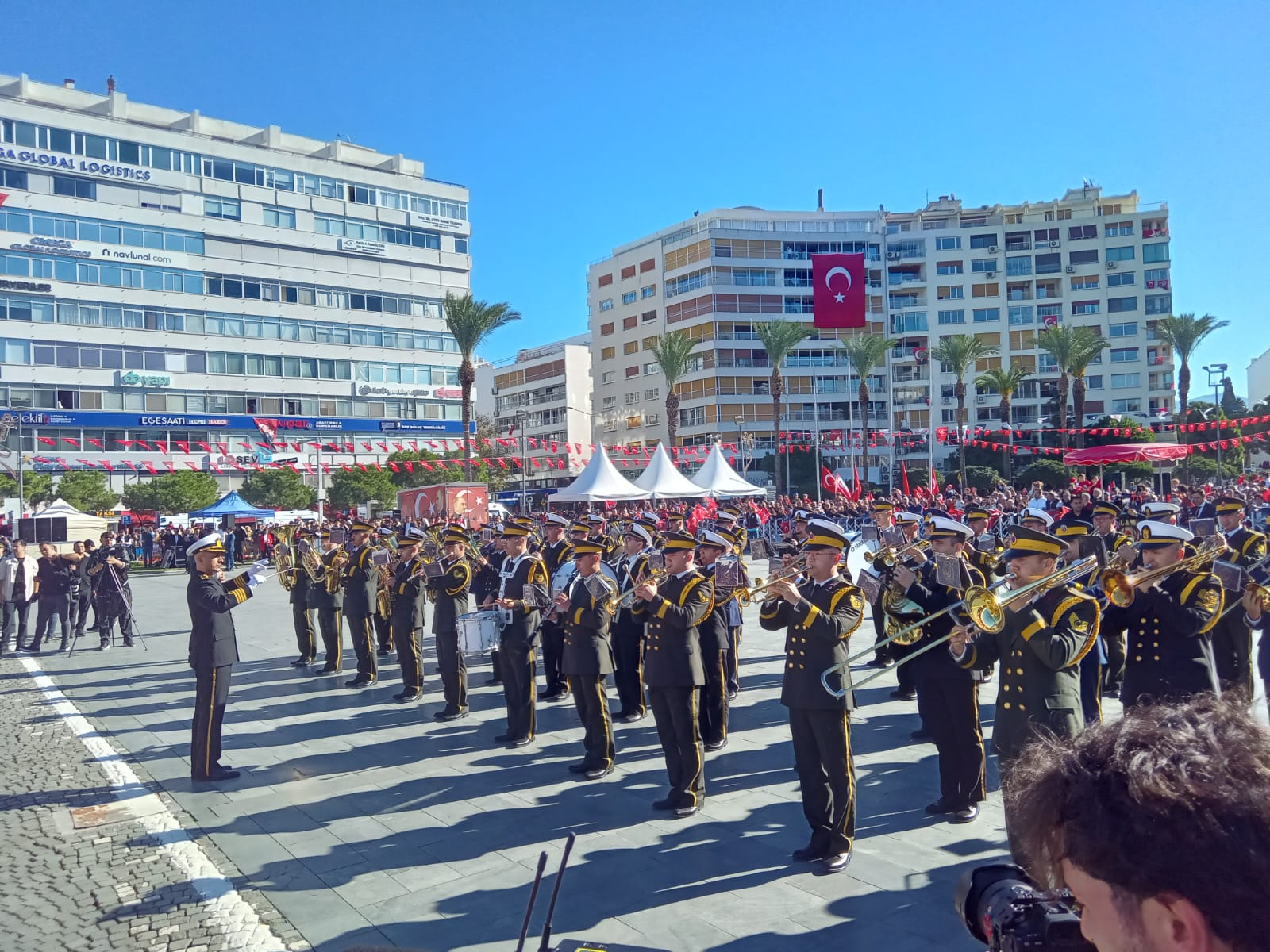 izmirde-cumhuriyetin-102nci-yili-coskuyla-kutlaniyor