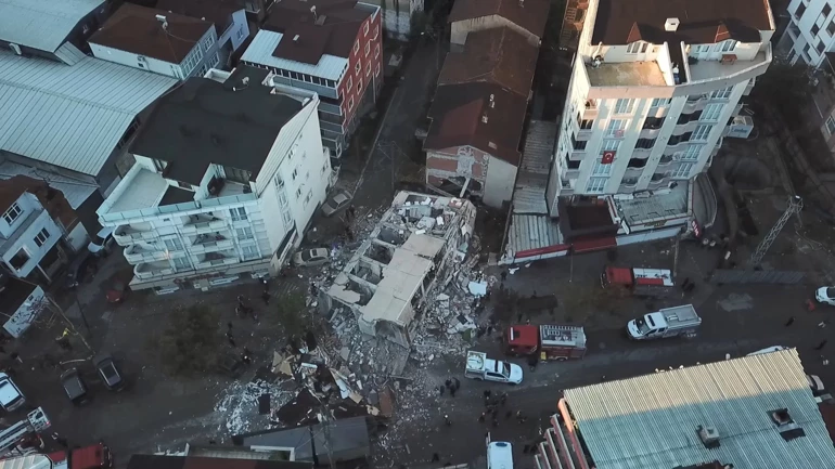 gebzede-6-katli-bina-coktu-cok-sayida-ekip-gonderildi