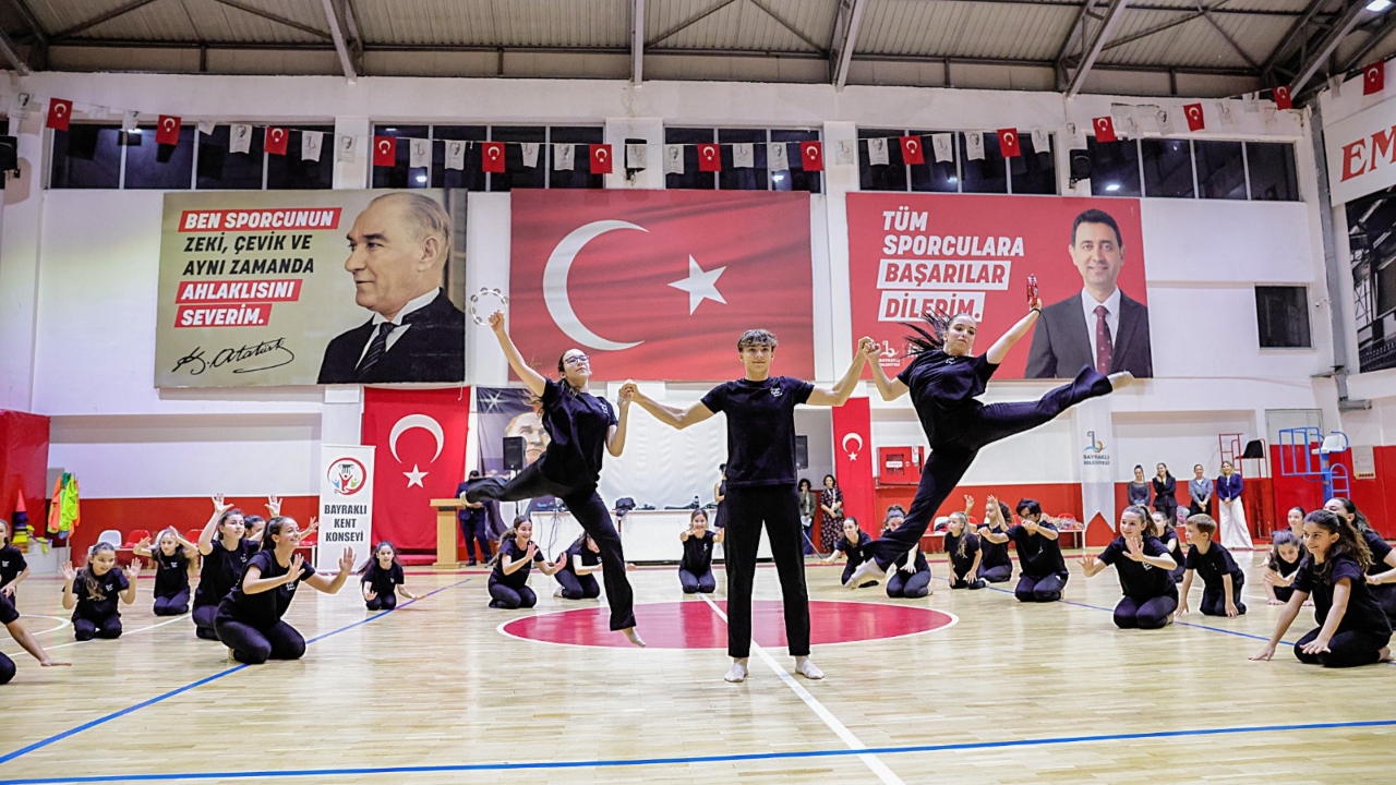 bayrakli-kent-konseyinden-sanat-ve-dansi-bulusturan-gece