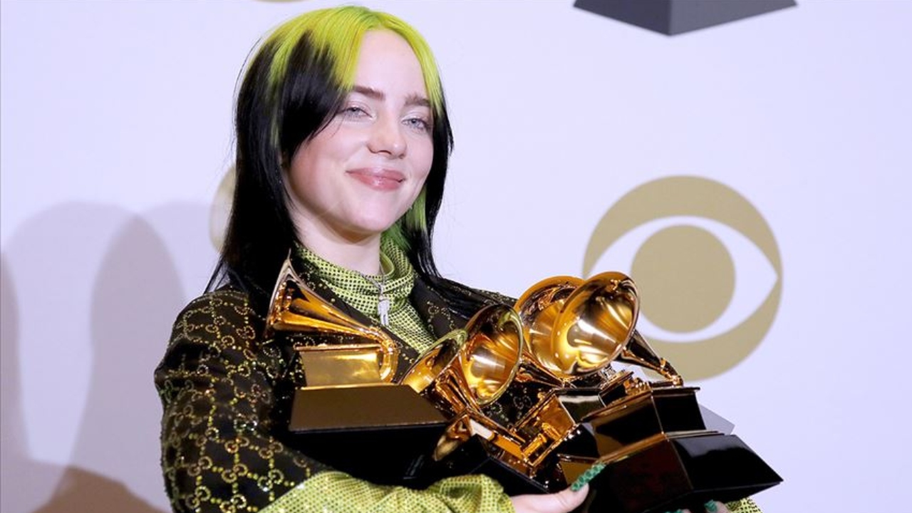 Billie Eilish'e Konserde Büyük Şok Hayranının Saldırısına Uğradı (3)