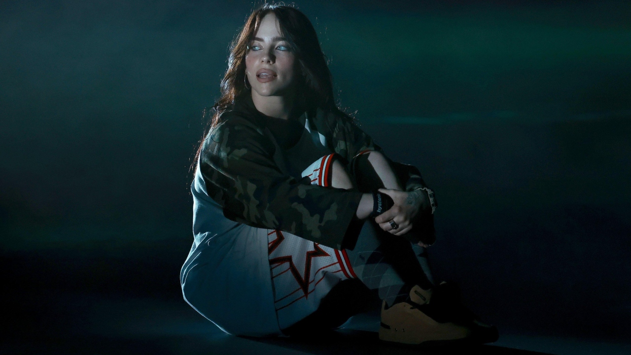 Billie Eilish'e Konserde Büyük Şok Hayranının Saldırısına Uğradı (4)