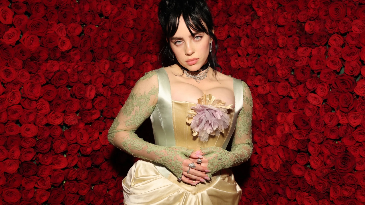 Billie Eilish'e Konserde Büyük Şok Hayranının Saldırısına Uğradı (5)